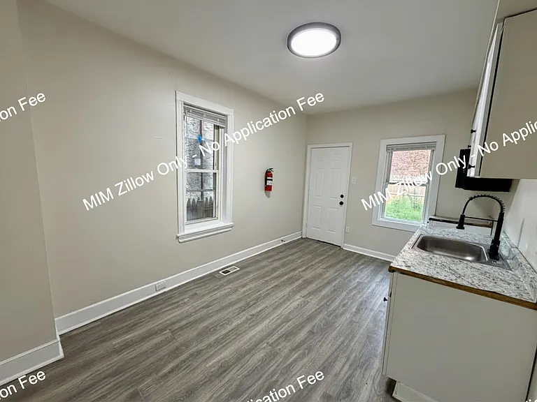 1154 Lansdowne Ave — Photo 1