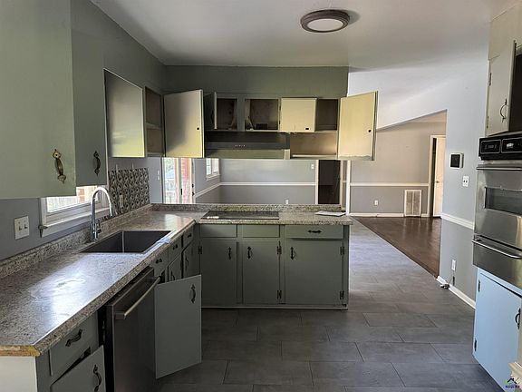 3rd image of 110 Hillridge Dr
