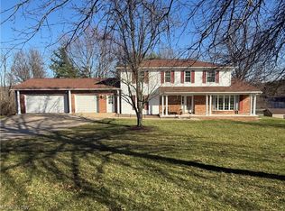 220 Barrington Rdg, New Concord, OH 43762