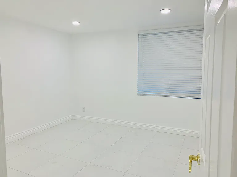 5301 Balboa Blvd #F7 — Photo 13