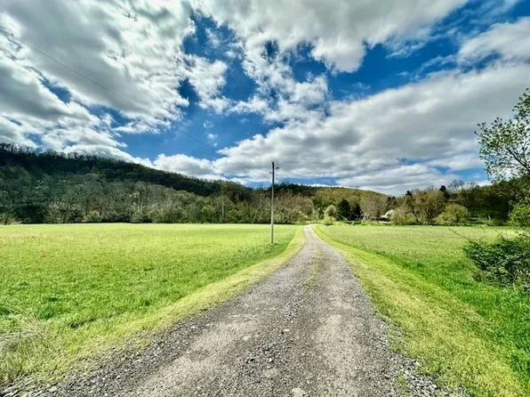 909 Browns Creek Rd, Sycamore, PA 15364