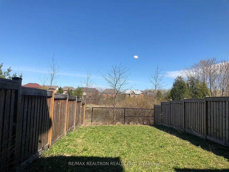 19 Napanee St — Photo 18
