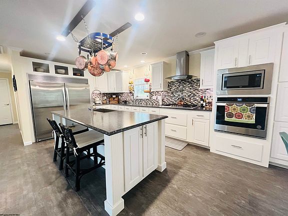 3rd image of 77 Endicott St