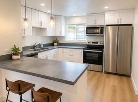 121 12th St, F