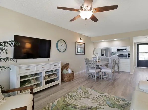 1 Plantation Dr APT 202, Vero Beach, FL 32966