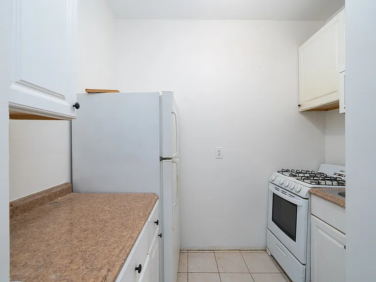 600 Willow Ave #4 — Photo 5