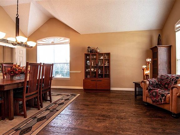4th image of 7907 Thistletree Ln