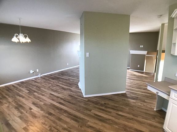 5th image of 105 Loutit Rd #801