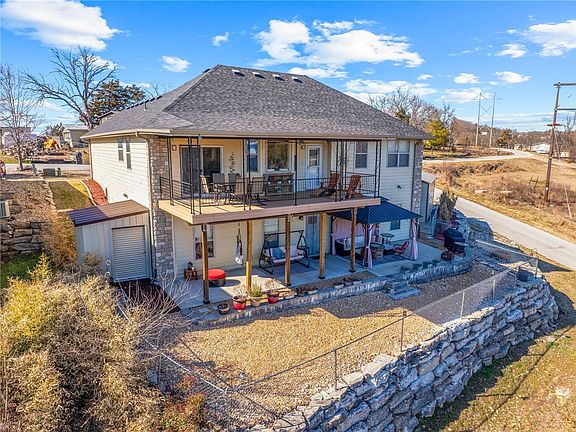 4th image of 762 Showplace Gtwy