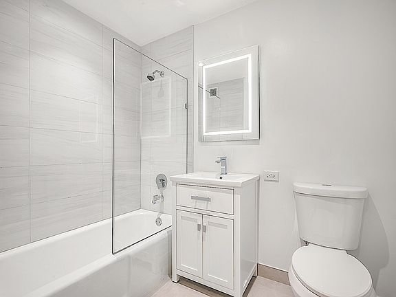 5th image of 35 W 33rd St APT 16E