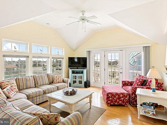 2nd image of 816 S Bay Ave #1