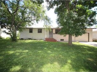 6324 Indiana Ave N, Brooklyn Center, MN 55429