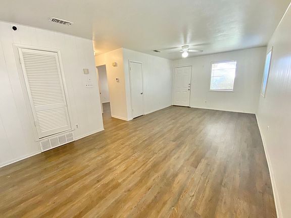4th image of 703 N Oak St #A