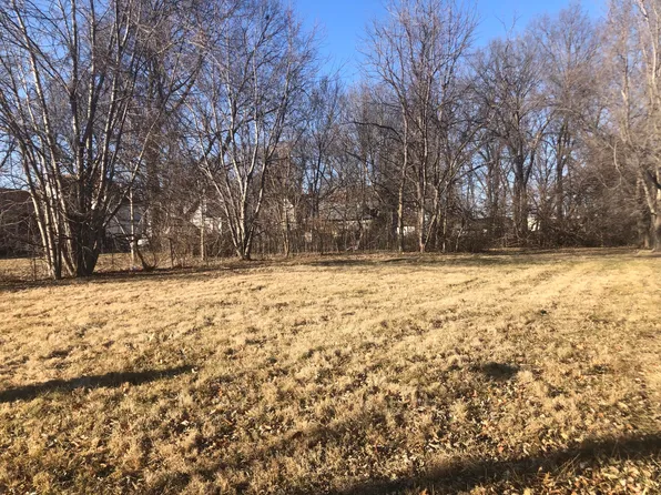 225 E Vest St, Marshall, MO 65340