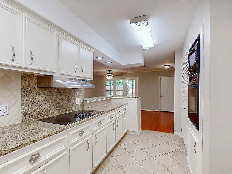 5338 Creekbend Dr — Photo 30