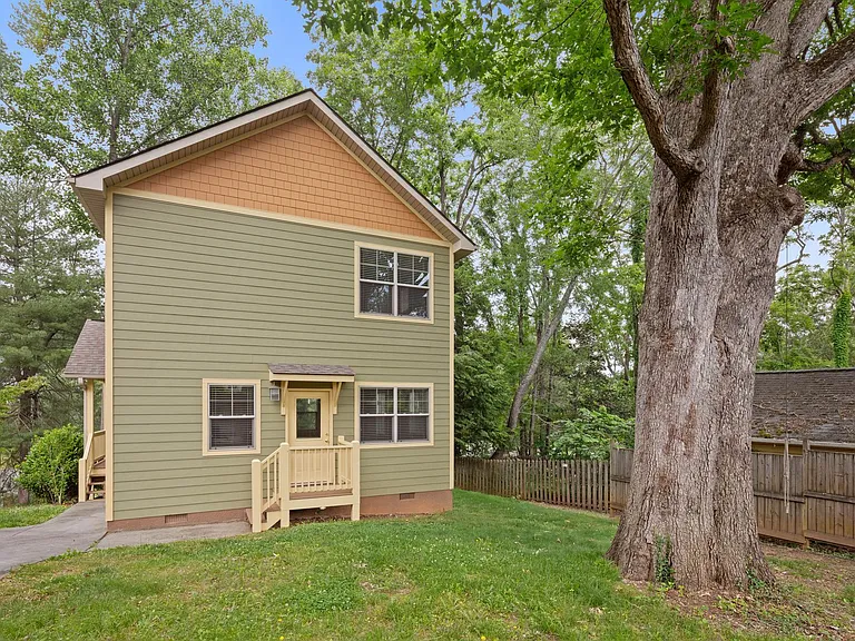6 Thurland Ave — Photo 2