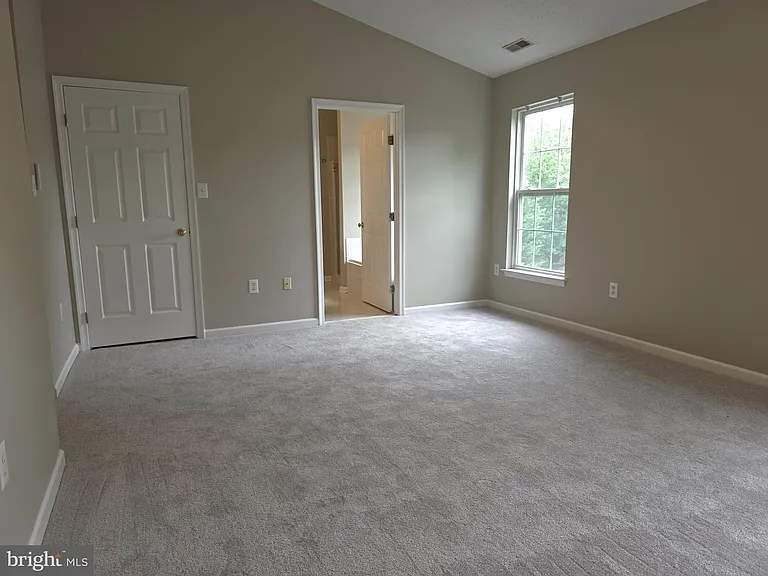218 Eisenhower Ct — Photo 10
