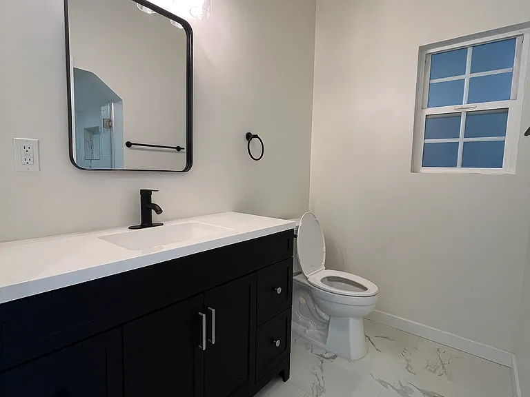 7543 Loma Verde Ave — Photo 6