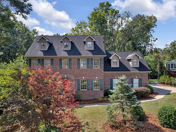 2nd image of 2804 Berkshire Ln
