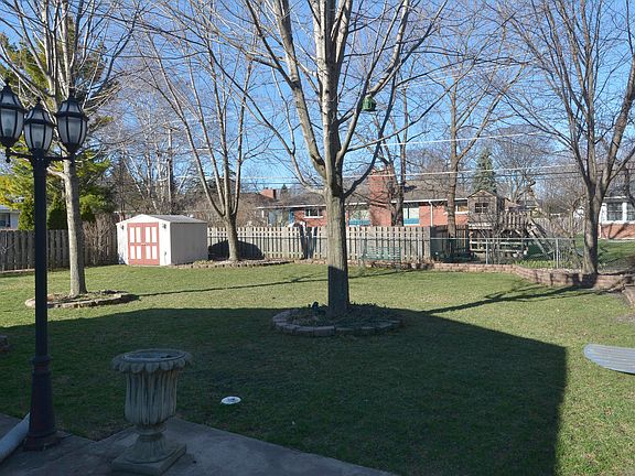 3rd image of 908 S Vail Ave