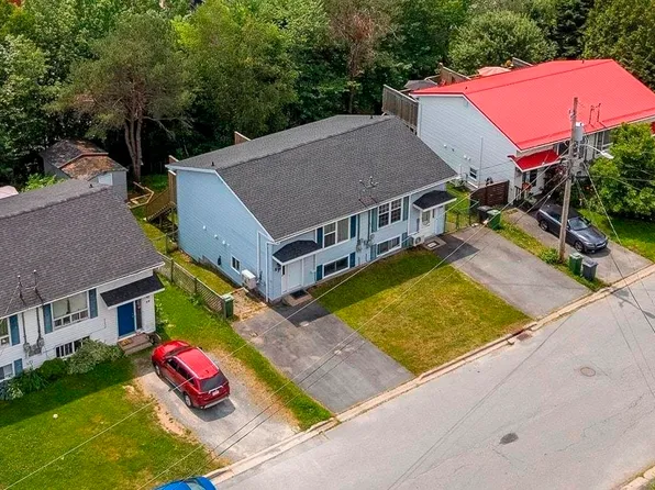 27 Florence Place Ct, Lower Sackville, NS B4C 3X3