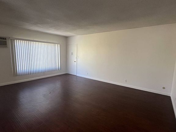 4th image of 812 N Martel Ave #1