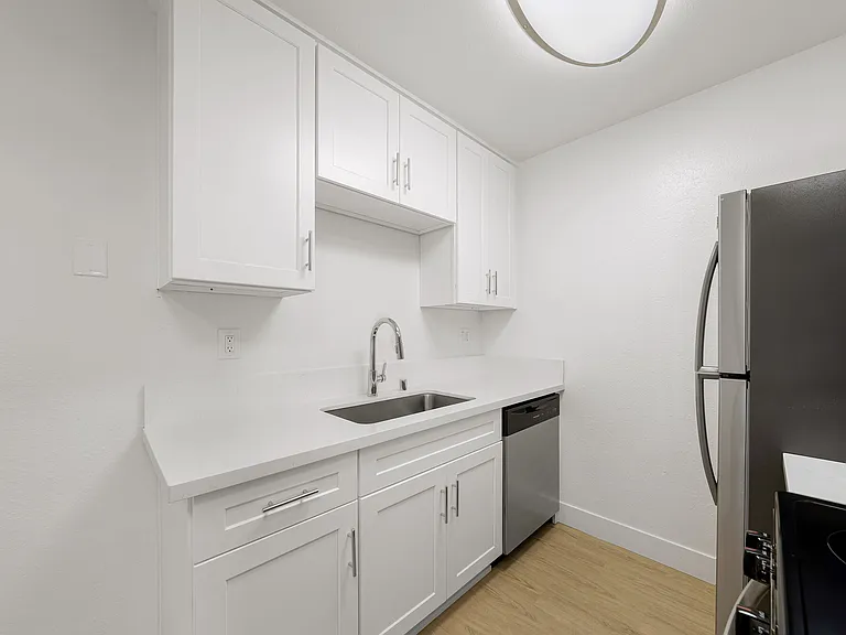 Granada Terrace Apartments — Photo 12