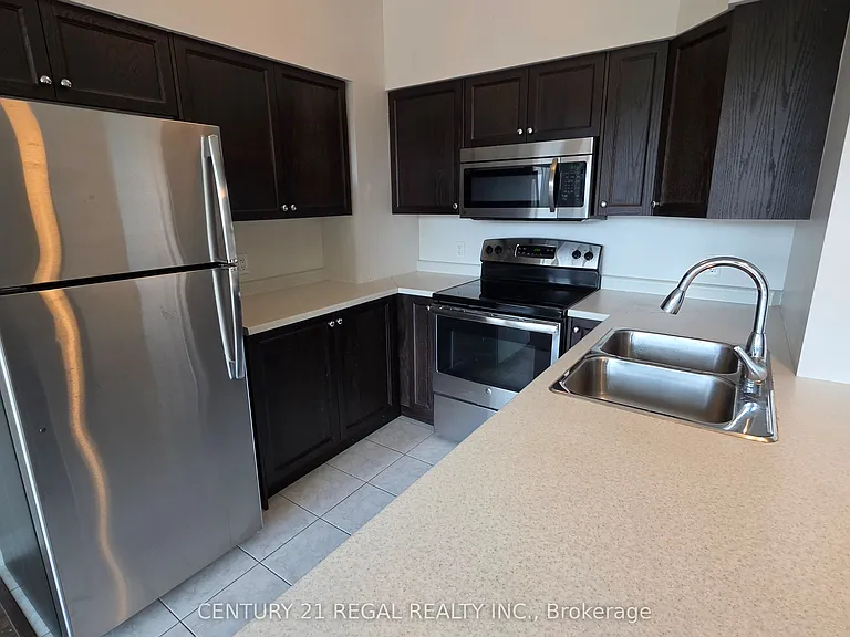 112 King St E #414 — Photo 5