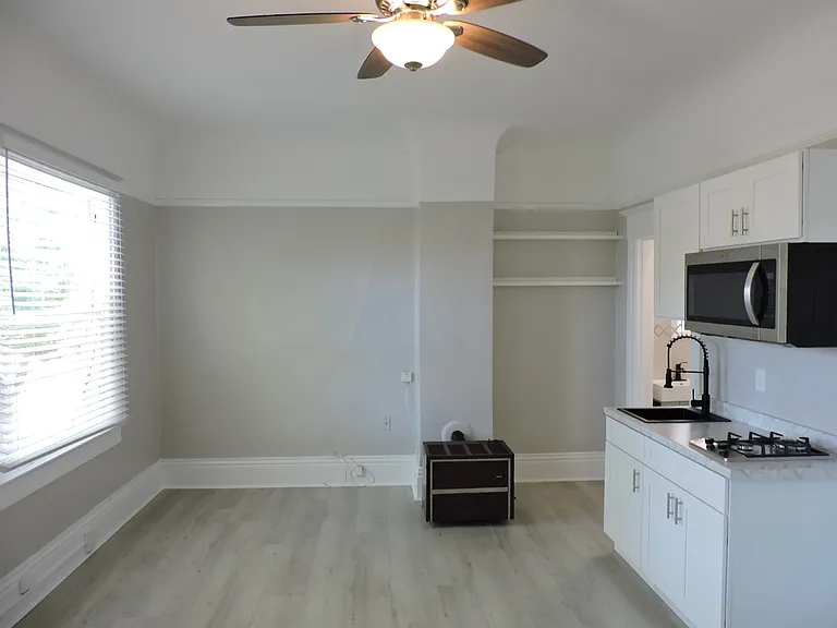 2220 L St #9 — Photo 4