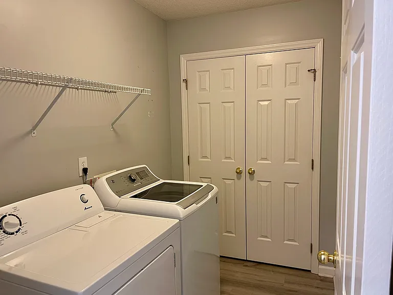 112 Student Pl — Photo 8