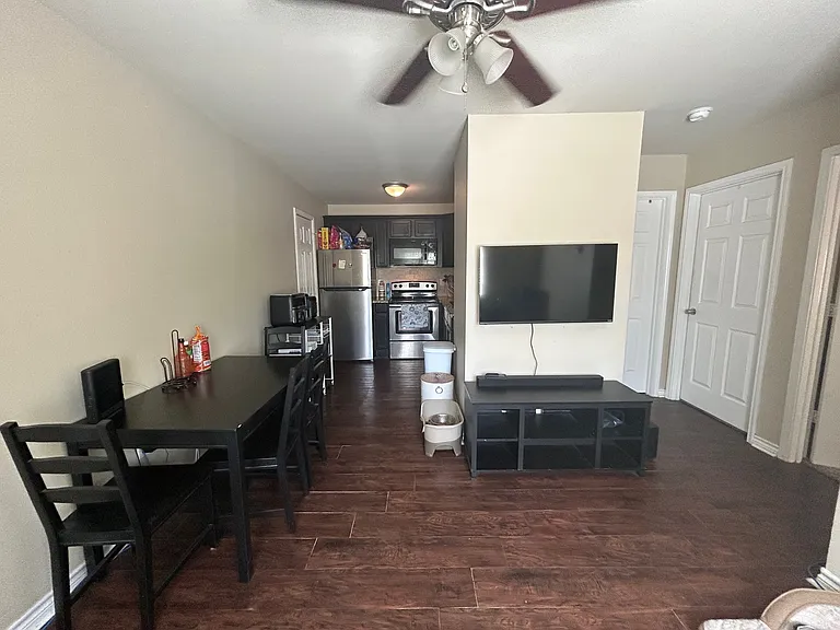 305 Ehlinger Dr #D — Photo 2