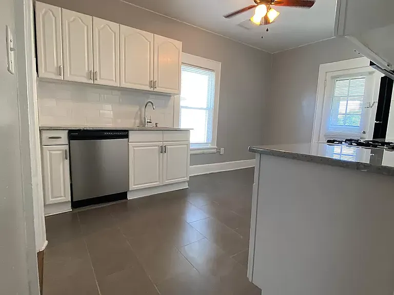 320 Livingston St #2 — Photo 6