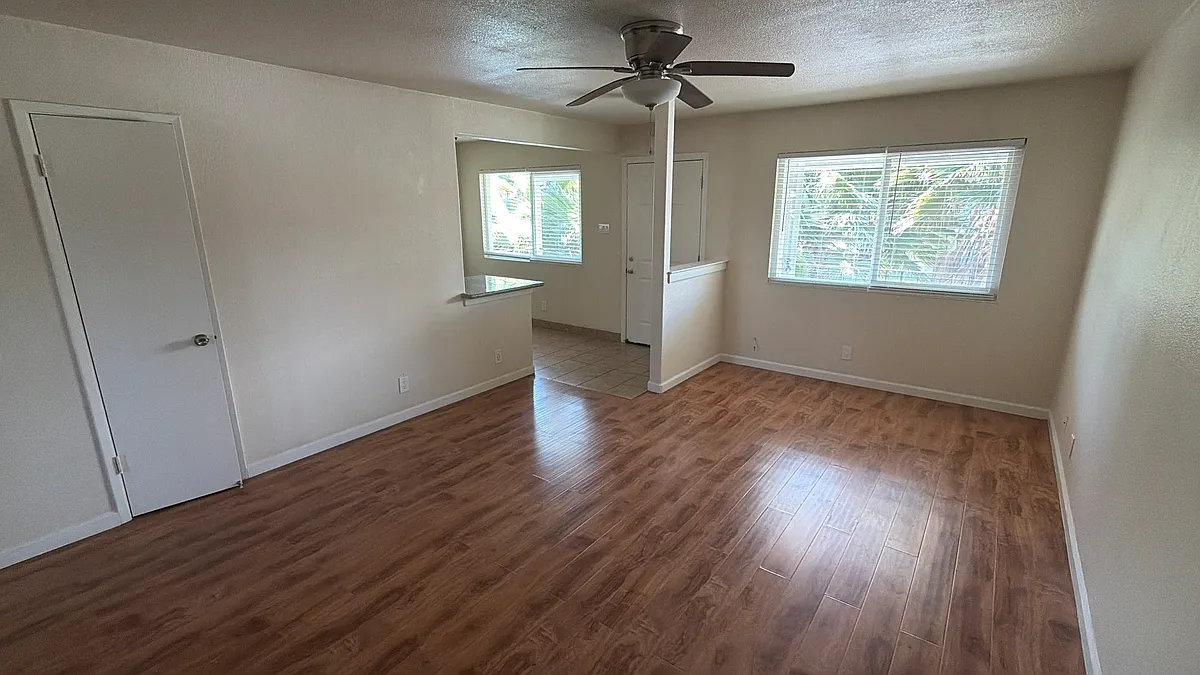 Building Photo - 3501 Fairview Dr #1