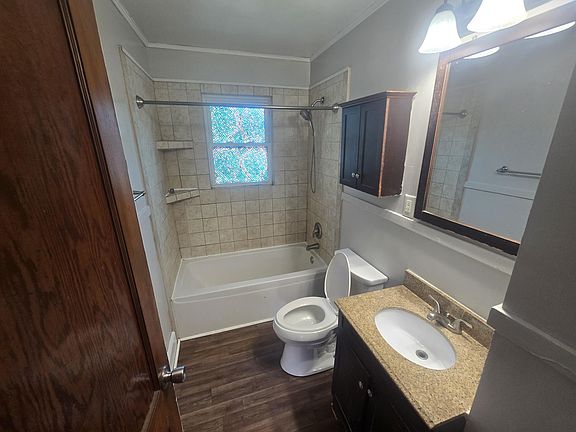 5th image of 2205 Larchwood St NE