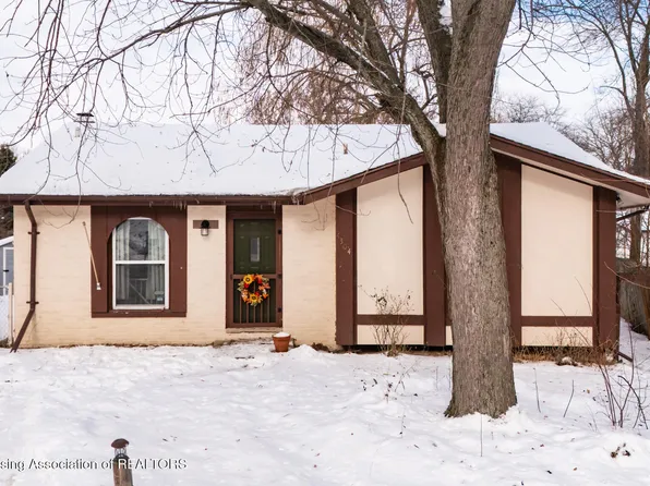 4304 Dumfries Cir, Lansing, MI 48911