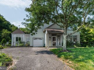 422 Longfellow Dr, Williamstown, NJ 08094