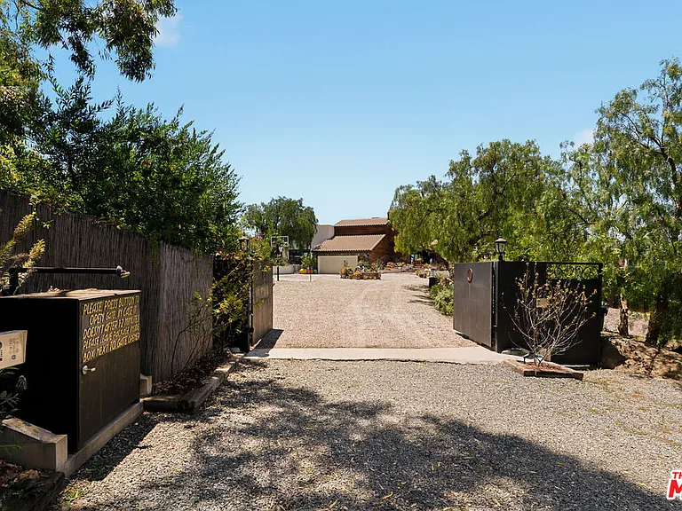 231 Loma Metisse Rd — Photo 8