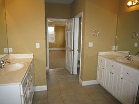 4th image of 1055 River Bluff Dr