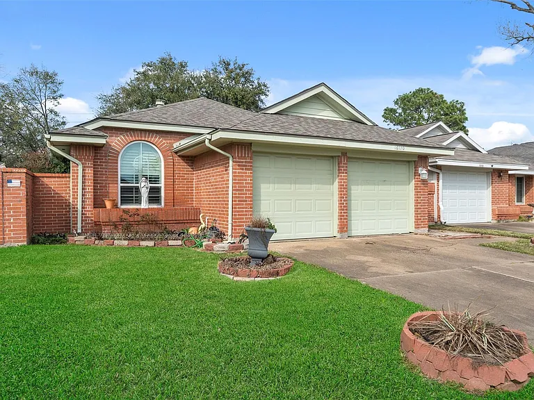 16170 Golden Sands Dr — Photo 2