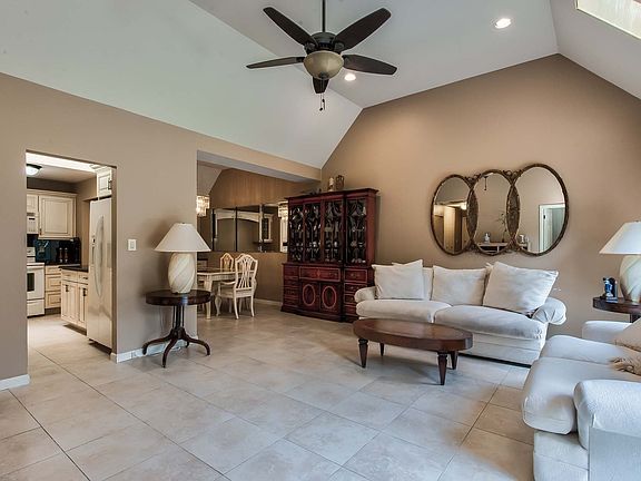 4th image of 69 Southgate Cir