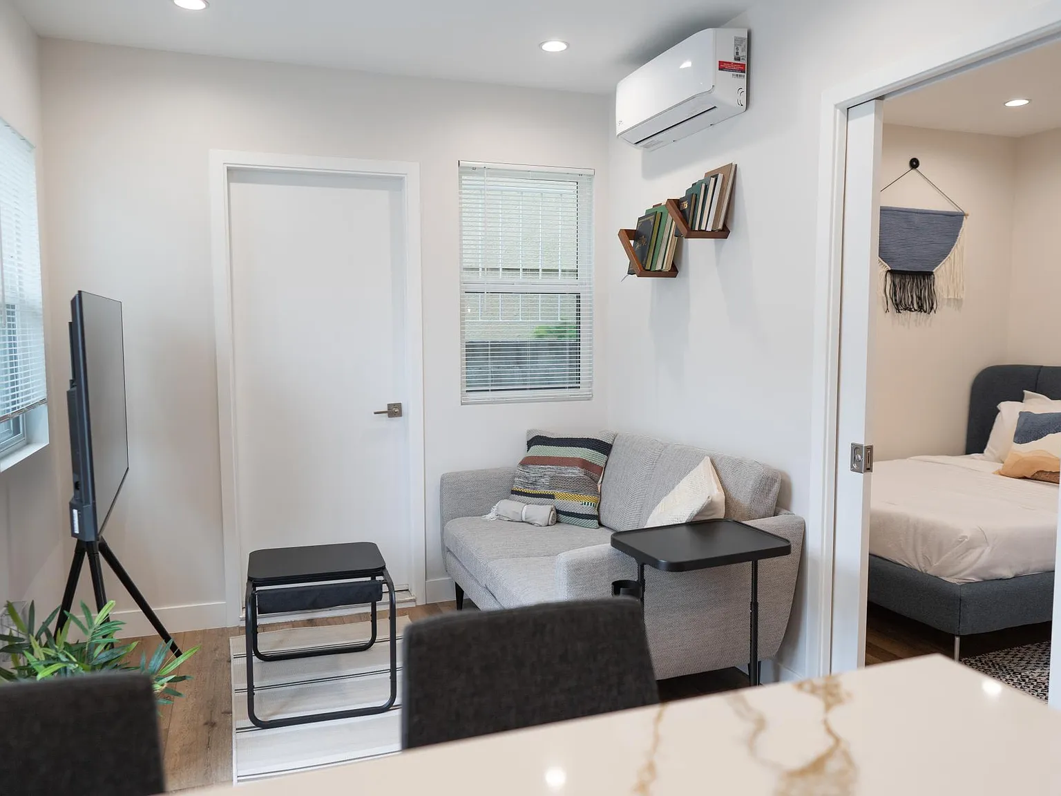 1 bed, 400 sqft, $3,500 — Photo 4
