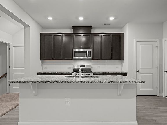 5th image of 229 Daisy Grove Ln