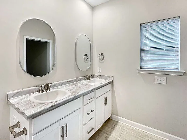39 Travis St — Photo 15