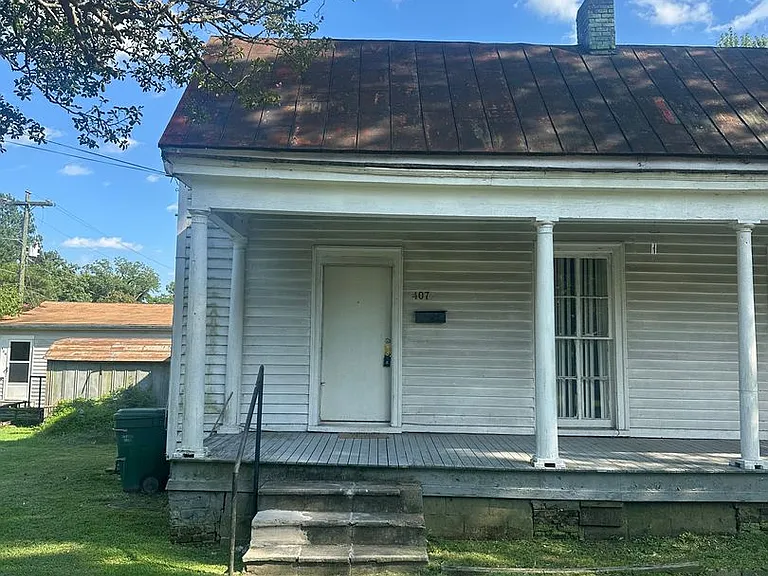 407 E Saint John St — Photo 12