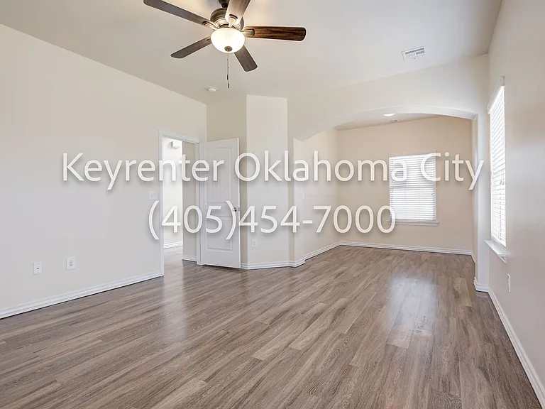 2409 Rosa Cir — Photo 24