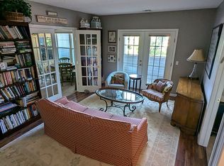 82 Clubhouse Cir, Melville, NY 11747