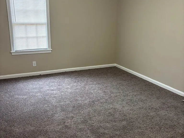 3931 Dexter Dr — Photo 15