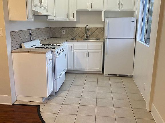3rd image of 430 Pacific Ave #20