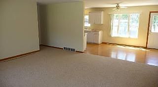 3rd image of 4965 Clunie St