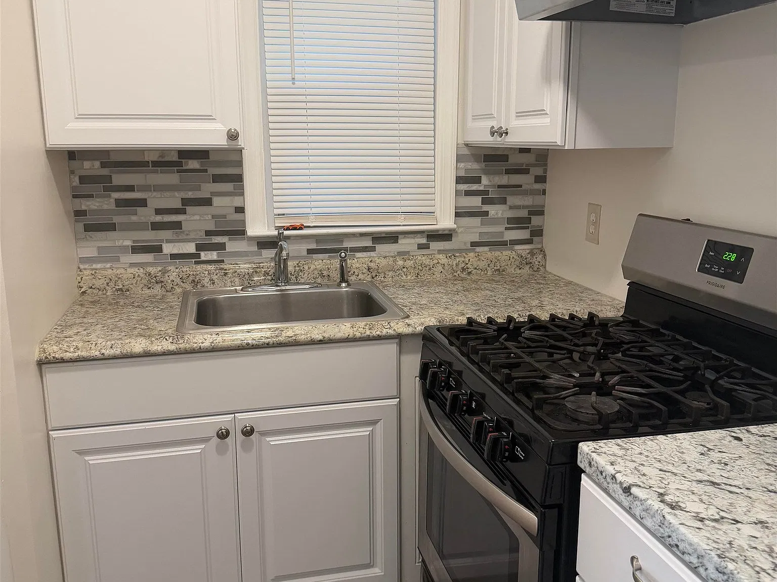 1 bed, 1.0 bath, $1,550 — Photo 4